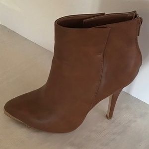 Charming Charlies Size 8 Tan Stiletto Booties 5” Heel Back Zipper Pointed Toe